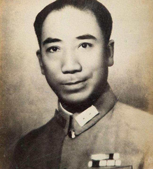 酒驾追尾后，他向交警递烟，兄弟，我认识你们队长