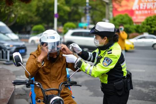 未佩戴安全头盔骑行罚款多少？2025年最新规定一次说清楚