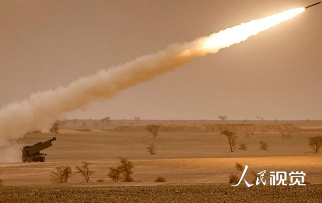 俄火箭炮打击赫尔松地区乌军，一场残酷的钢雨浇透了第聂伯河两岸