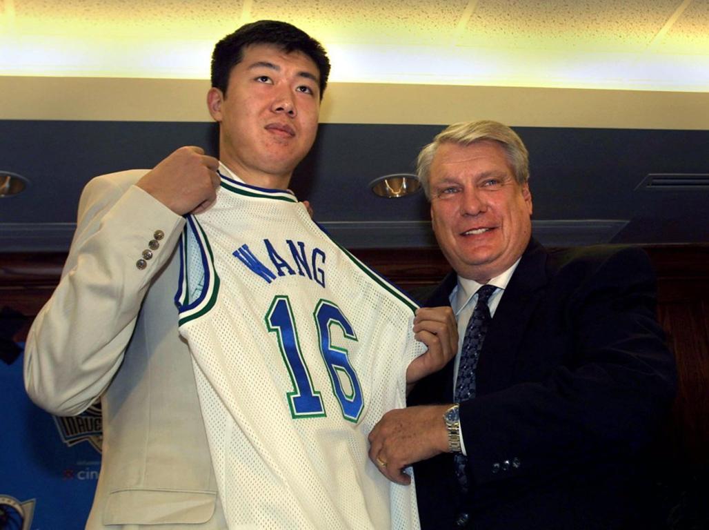 广东篮球vs上海直播，今晚这场CBA对决，凭什么让人熬夜也要看？